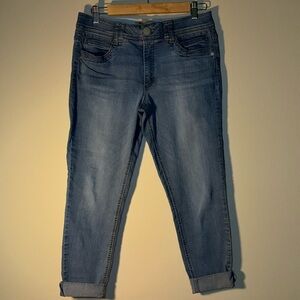 Democracy Women’s Jeans “Ab” technology Size 8 Light Wash